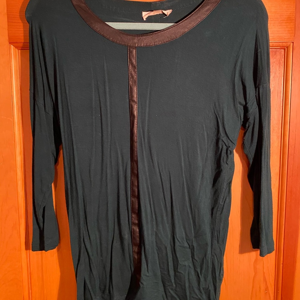 mid length sleeved top